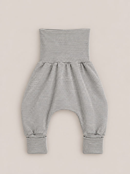 Pantaloni per neonati alla zuava in cotone biologico a righe