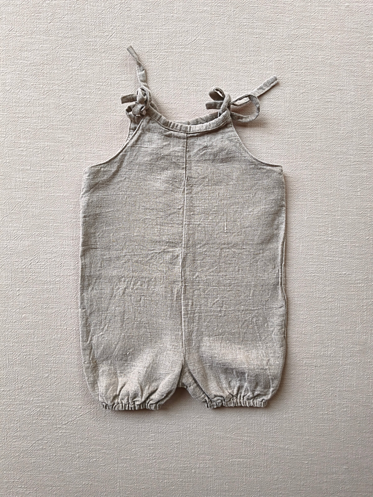 Pantalón corto con peto de lino Hafer, talla 3M