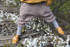 Wildlinge - die nachhaltigen Barfußschuhe: Kinder in der Natur, die komfortable Wildling Schuhe tragen und Spaß beim Wandern haben.