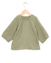 Petite blouse en mousseline sauge, taille 6/7Y