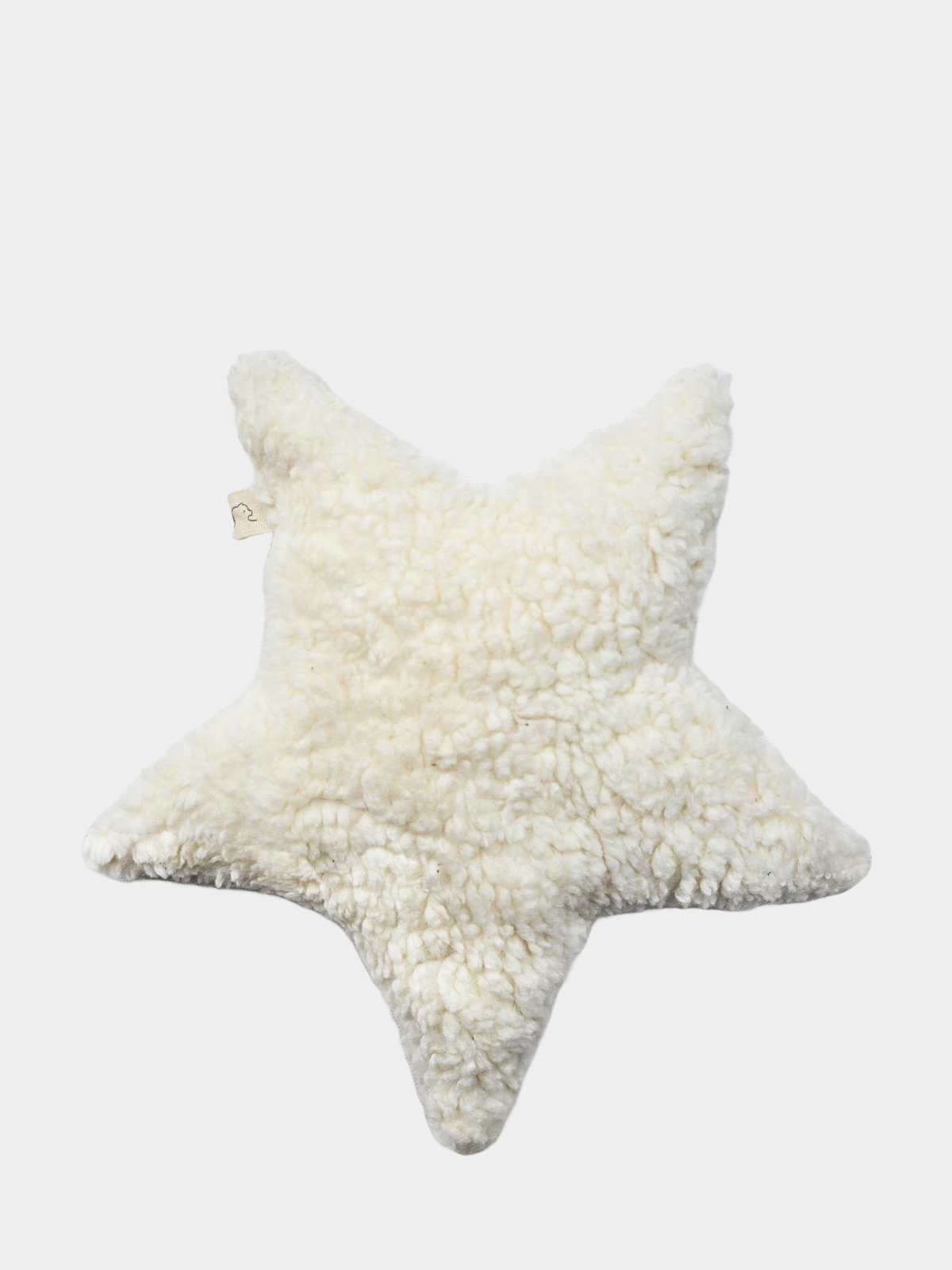 Gran estrella de peluche de algodón orgánico «Natur»: un cojín de estrella blanco y mullido, fabricado con algodón 100 % orgánico, ideal como regalo sostenible para un nacimiento y cosido a mano con cariño en Berlín.