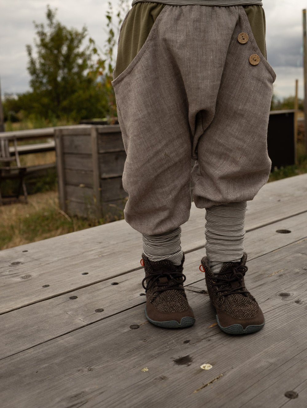 Knickerbocker herringbone with colorful pockets