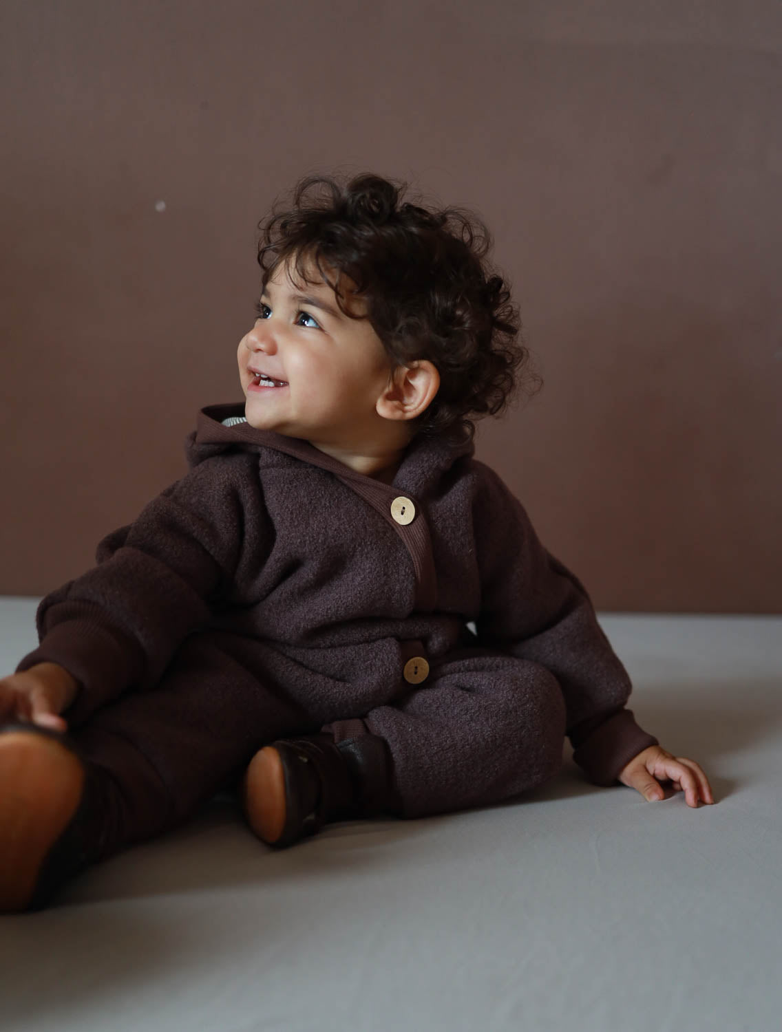 Tutina coccolosa in lana cotta – Malva: morbida tutina intera in lana cotta per neonati, ideale per primavera, autunno e inverno.