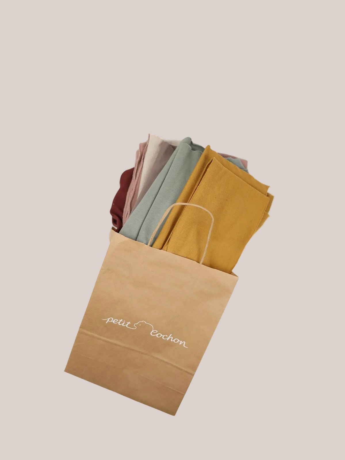 Bolsa sorpresa de retales de tela, perfecta para personalizar prendas y realizar proyectos de costura