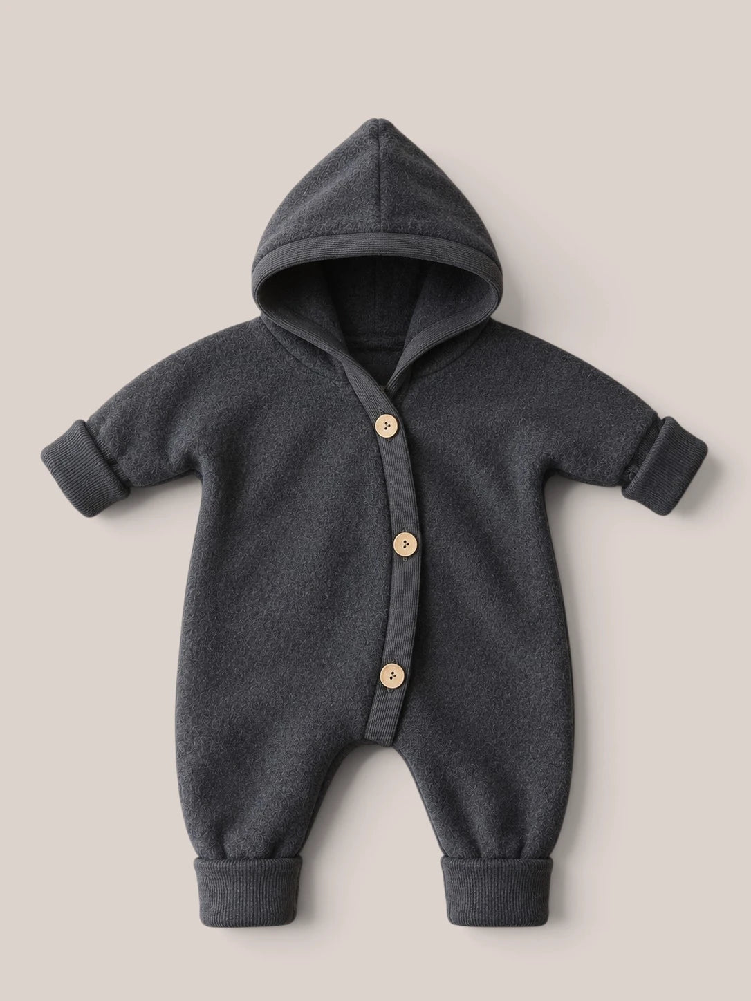 petit cochon Baby-Overall aus anthrazitfarbenem Bio-Baumwollfleece mit Wichtelkapuze und schräger Knopfleiste