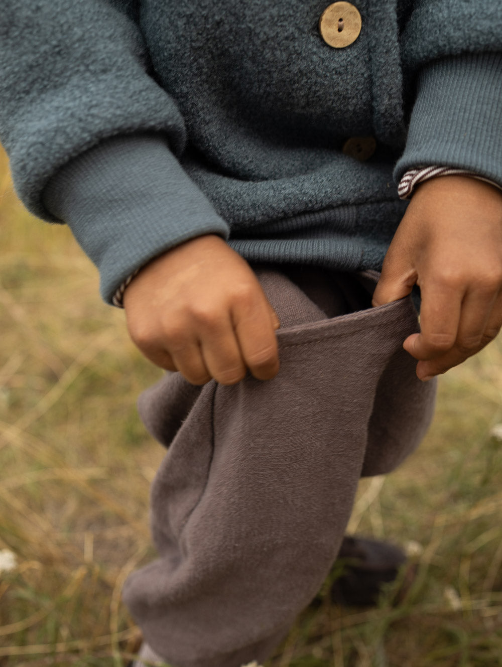 petit cochon Knickerbocker aus braunem Leinen für Kinder, handgefertigt in Berlin mit bequemem Schnitt
