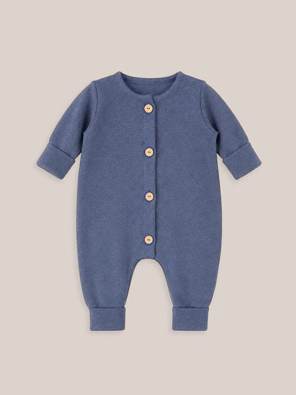 petit cochon Mini Overall aus blauem meliertem Feinstrick-Jersey mit Holzknöpfen für Babys