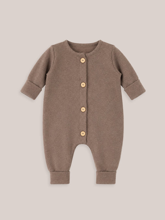 petit cochon Mini Overall aus braunem, meliertem Feinstrick-Jersey mit Holzknöpfen für Babys