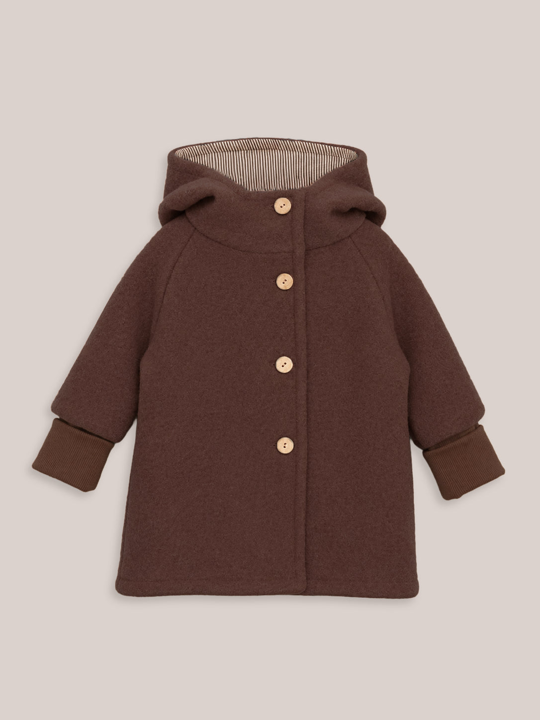petit cochon Wichteljacke aus braunem Wollwalk mit Kapuze, Bio-Jersey-Futter und Holzknöpfen für Kinder