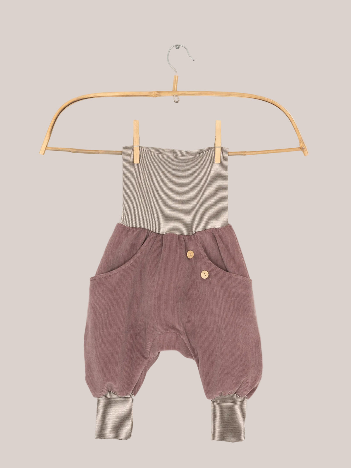 Knickerbocker Feincord Ringel - Malva: morbidi pantaloni in velluto a coste di cotone per bambini vivaci, perfetti per ogni occasione.