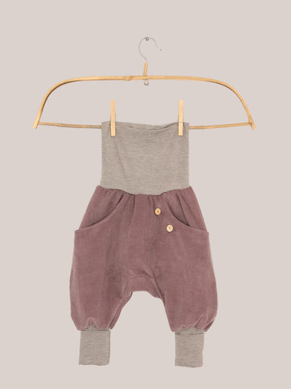 Knickerbocker Feincord Ringel - Malva: morbidi pantaloni in velluto a coste di cotone per bambini vivaci, perfetti per ogni occasione.
