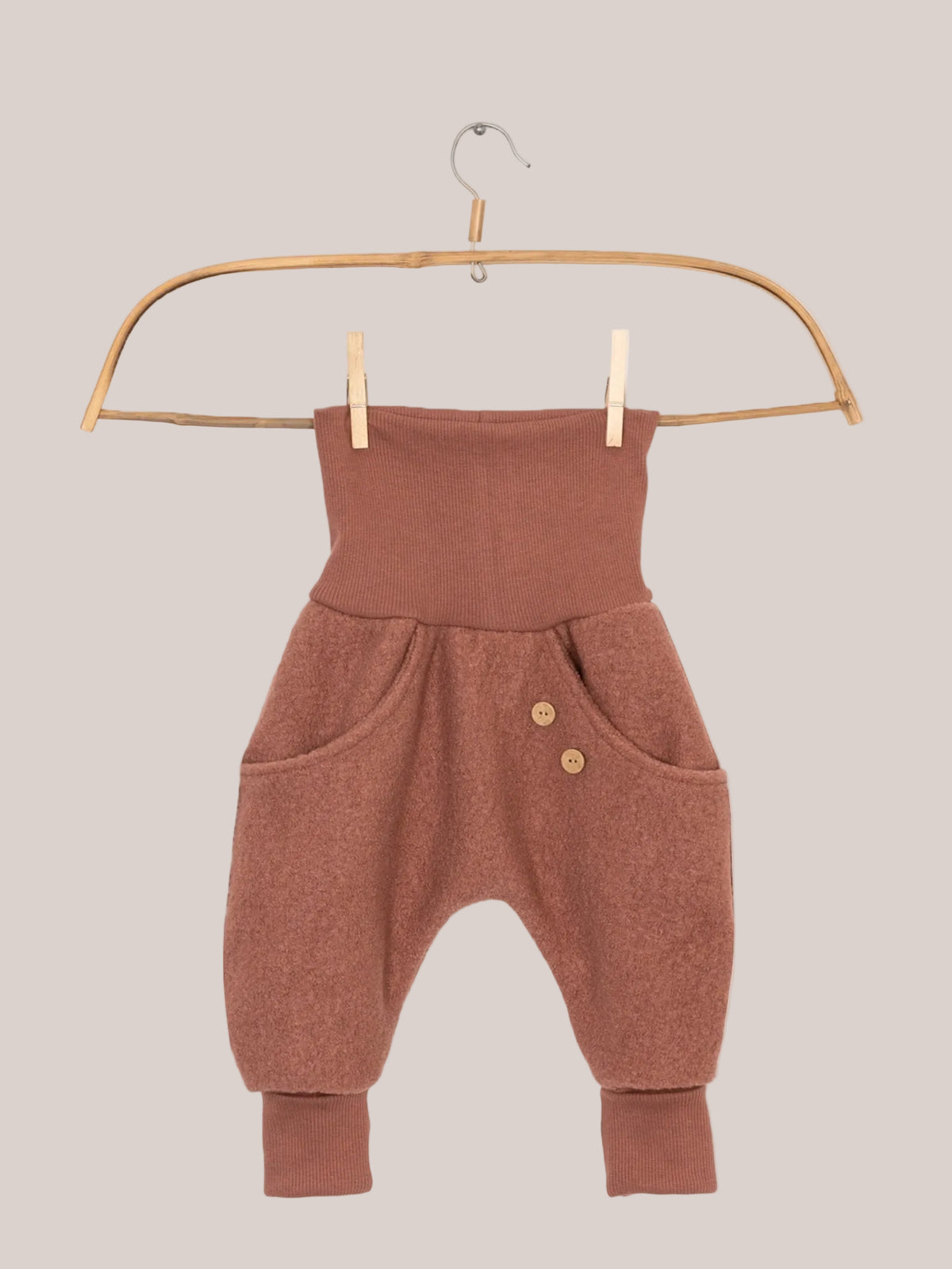 Knickerbocker Wollwalk in Zimt – warme und wasserabweisende Hose für Kinder, ideal für kaltes Wetter und Regen von petit cochon.